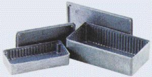 7.5''L x4.3''W x2.4''H die cast aluminum case