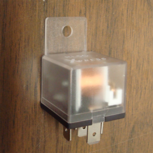 RELAY W PLASTIC HOUSING AND MO