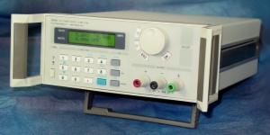 PROGRAMMABLE DC BENCH POWER SUPPLY