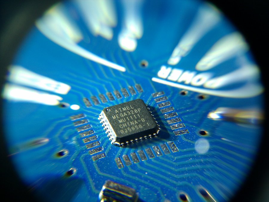 Arduino UNO SMD Atmel Mega328P Microporcessor Chip - Source: stevielaner