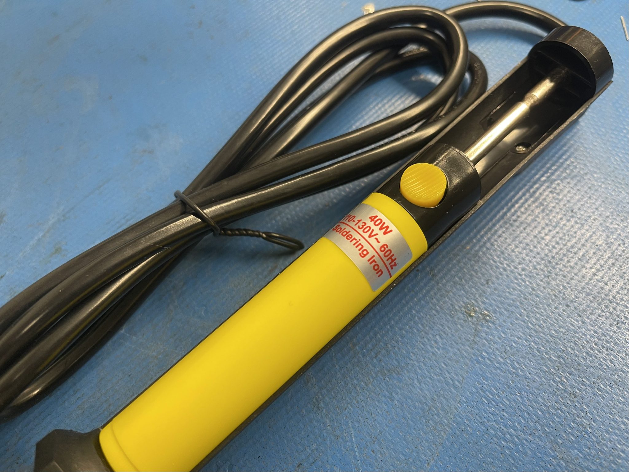 Power Desoldering Pump Vs. Desoldering Pump