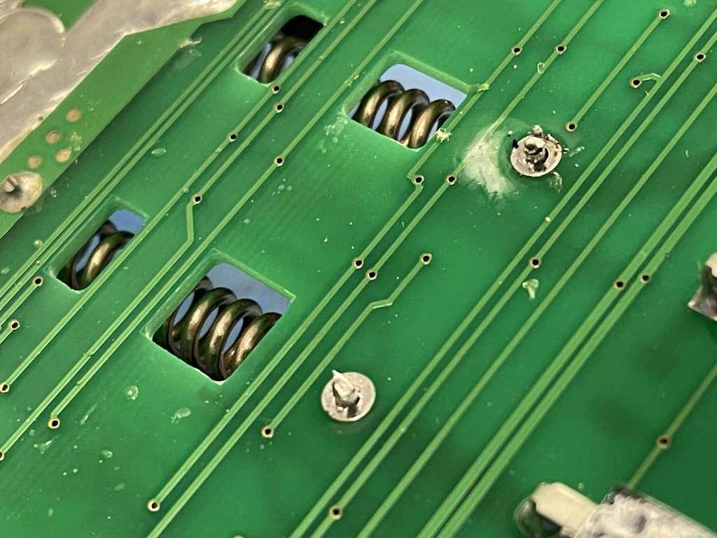 Power Desoldering Pump Vs. Desoldering Pump