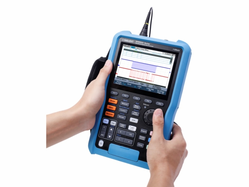 Siglent_SHS810X_on_Hand_thumb8