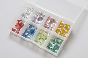 LOW PROFILE MINIATURE
AUTOMOTIVE BLADE FUSES
32 VDC