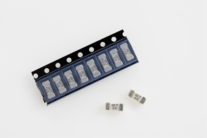 SMD FUSE - FAST-ACTING
6125 SIZE (2.7 x 6.1 mm)
CERAMIC BODY