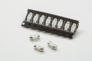 SMD FUSE - TIME-DELAY
6125 SIZE (2.7 x 6.1 mm)
CERAMIC BODY