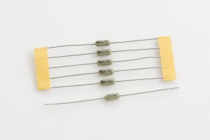 SUBMINIATURE FUSE
2.7 x 7.3mm
TIME-DELAY w/AXIAL LEADS